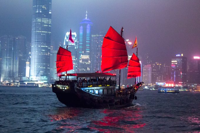 Hong-Kong-skyline-boat-H