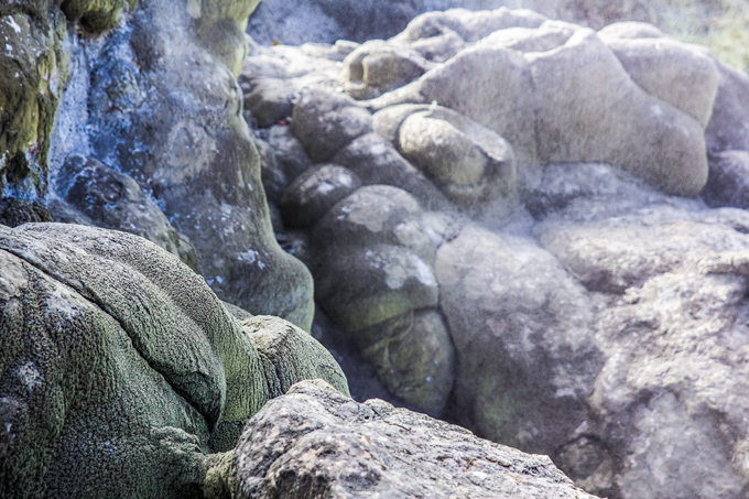 NZ-Rotorua-rocks-close-H2