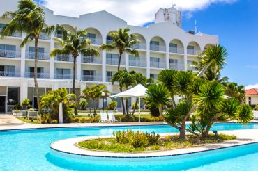 STARTS-pool-hotel-2-H