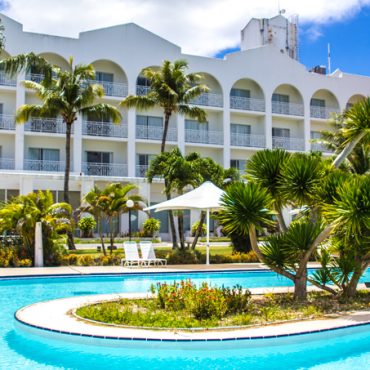 STARTS-pool-hotel-2-H