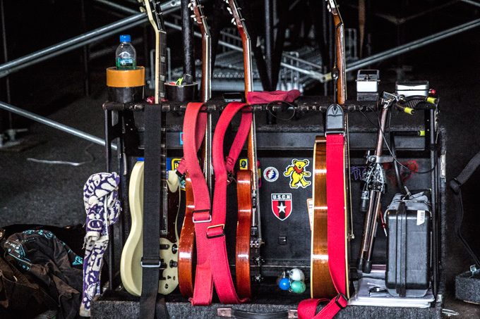 FR-guitars-backstage-H