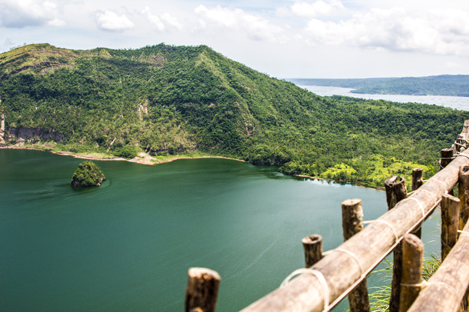 PI-Taal-crater-lake-fence-H