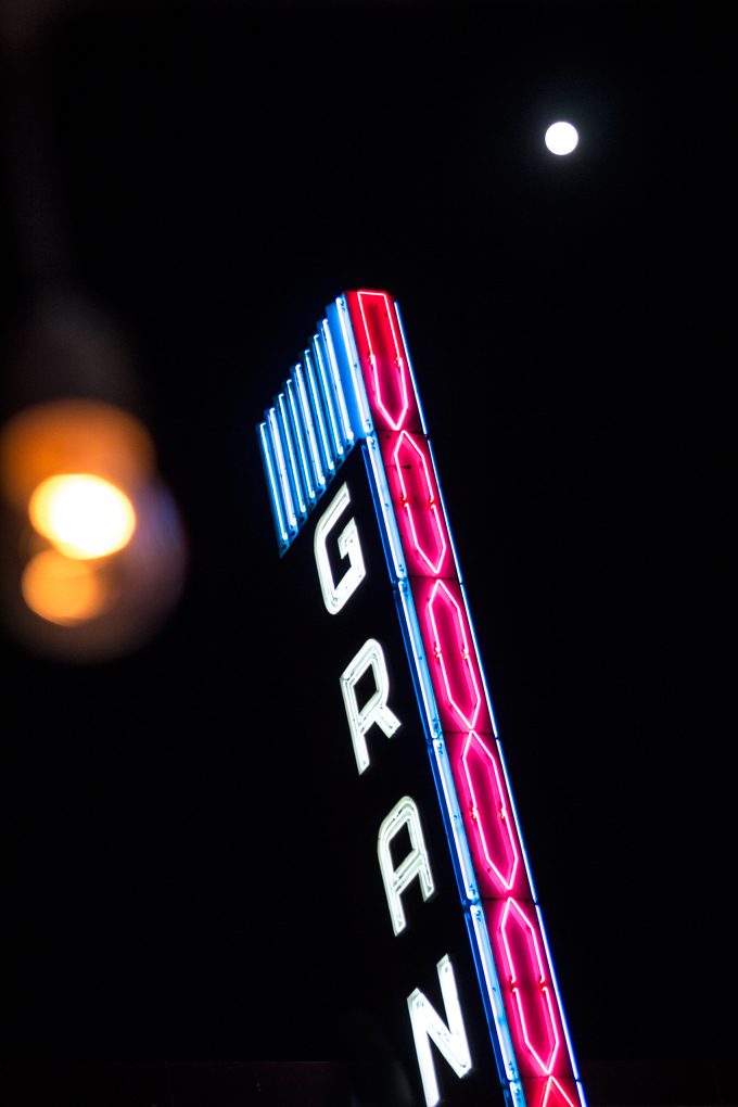 Granada-sign-close-V