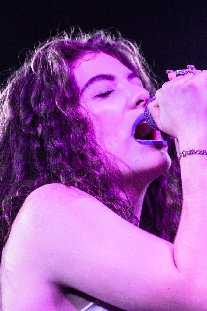 Lorde-close-color-V