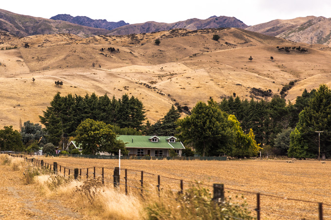 NZ-road-house-hills-H