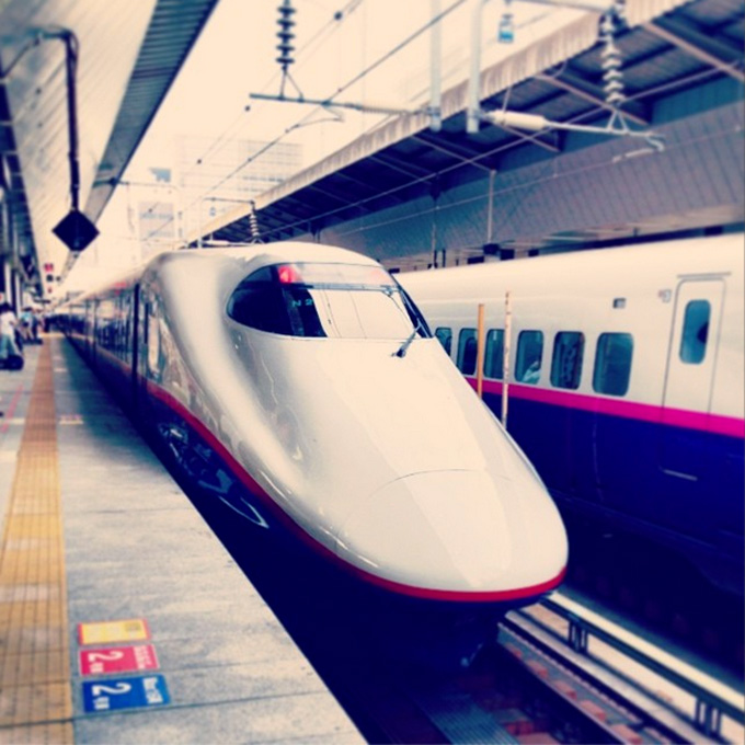 shinkansen-train-use-blur