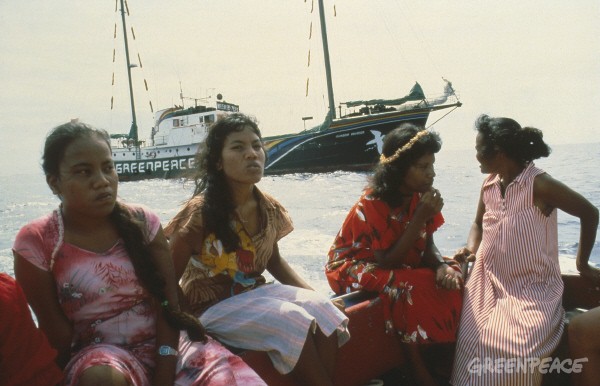 Evacutaion of Rongelap Islanders to Mejato by crew Rainbow Warrior. Pacific 1985.