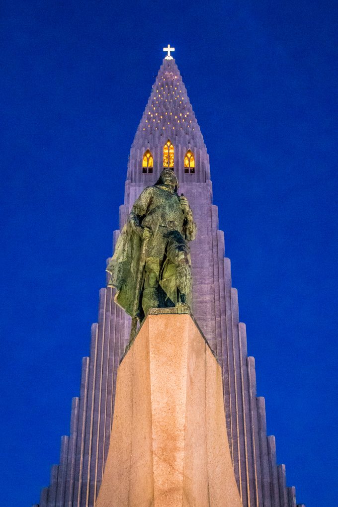 Hallgrimskirka-statue-V4