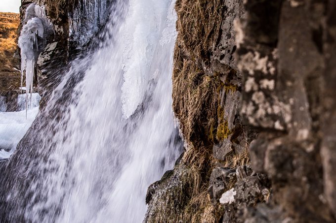 Kirjufell-waterfall-detail-H