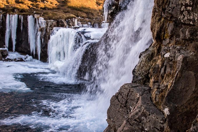 Kirjufell-waterfall-side-H