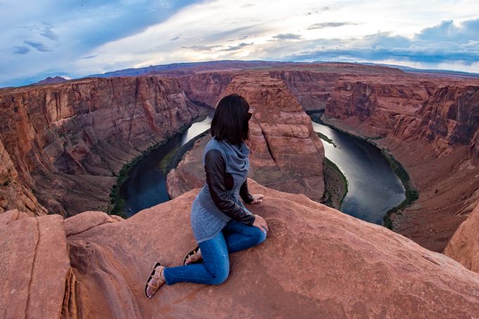 Jessica Peterson of Global Girl Travels at Horseshoe Bend, Arizona